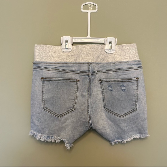 Maternity denim shorts, under the bump fit. UEC - Picture 2 of 3